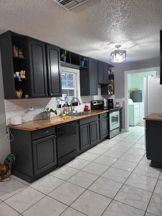 Recently Sold: $364,900 (3 beds, 2 baths, 1334 Square Feet)