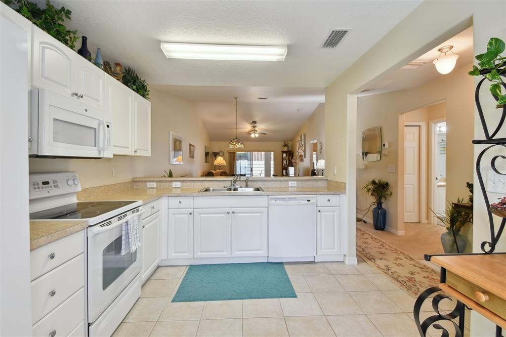 Recently Sold: $265,000 (2 beds, 2 baths, 1272 Square Feet)