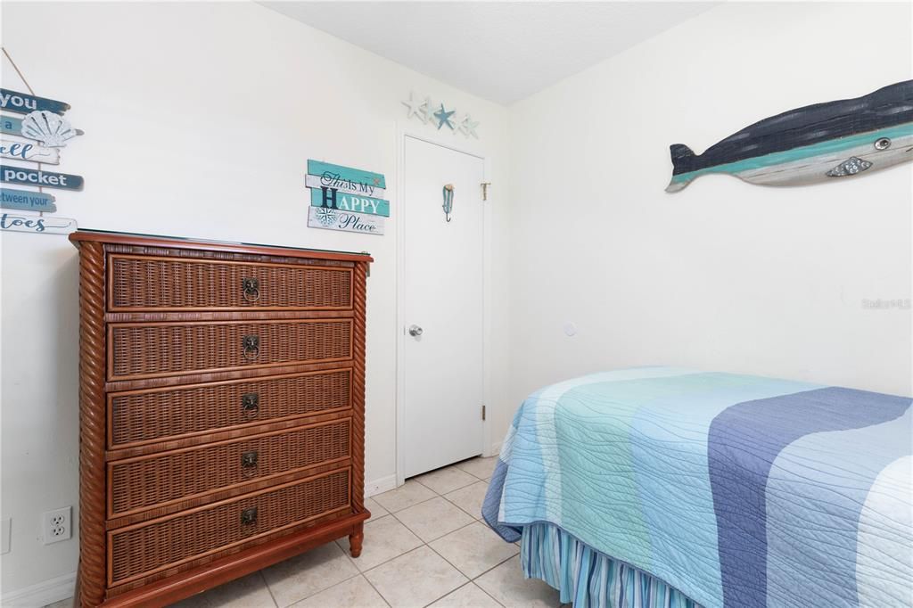 Recently Sold: $300,000 (2 beds, 2 baths, 925 Square Feet)