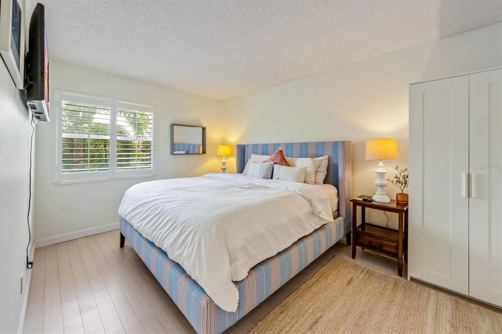 Recently Sold: $659,000 (2 beds, 1 baths, 822 Square Feet)