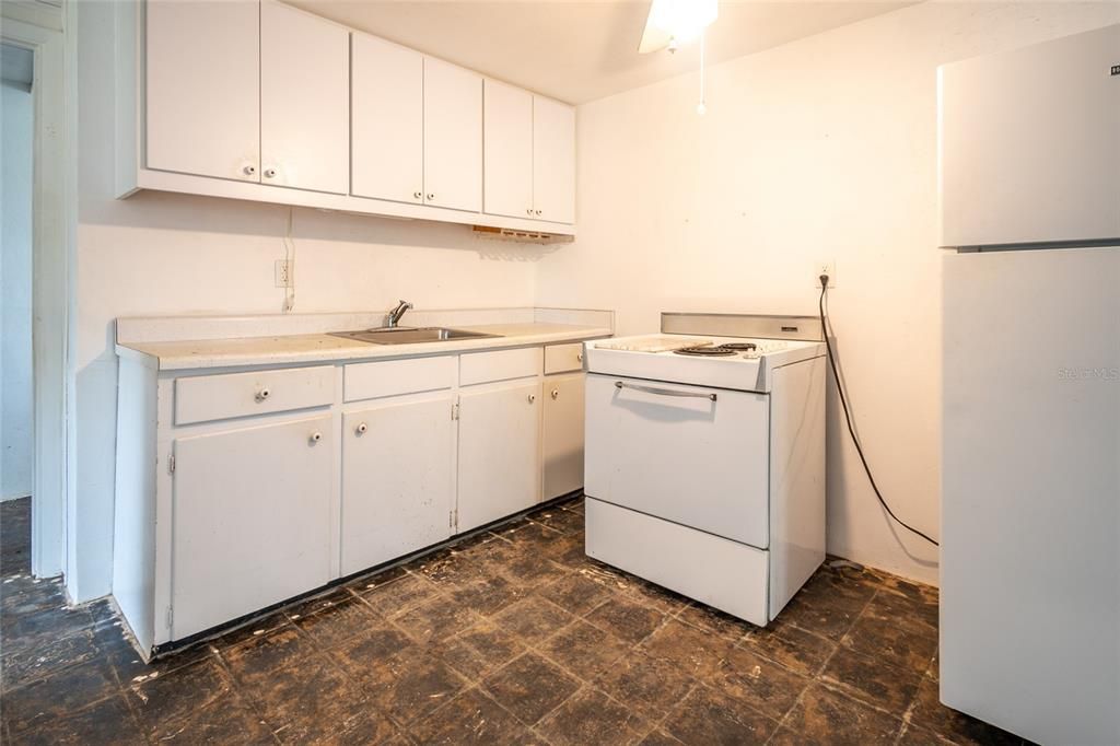 Recently Sold: $150,000 (1 beds, 1 baths, 616 Square Feet)