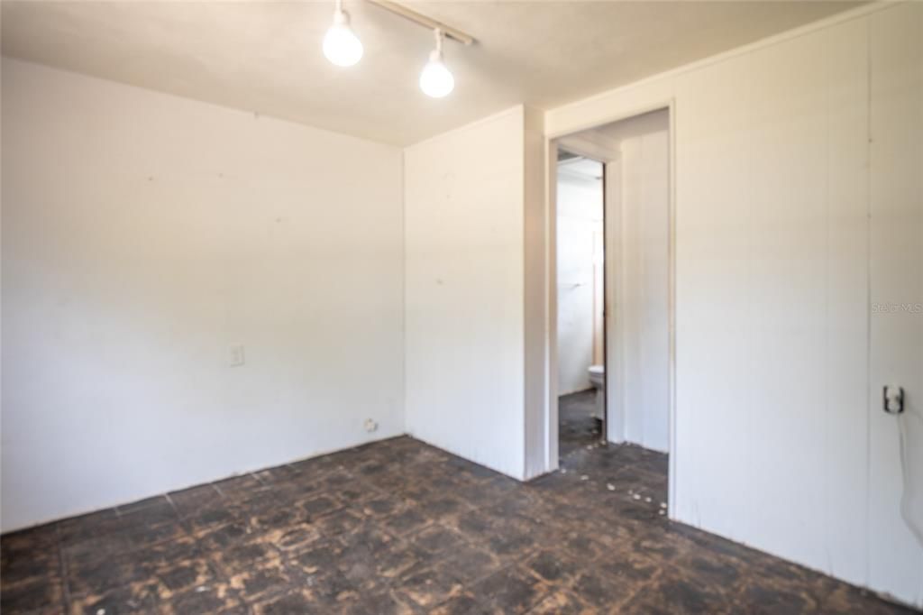 Recently Sold: $150,000 (1 beds, 1 baths, 616 Square Feet)