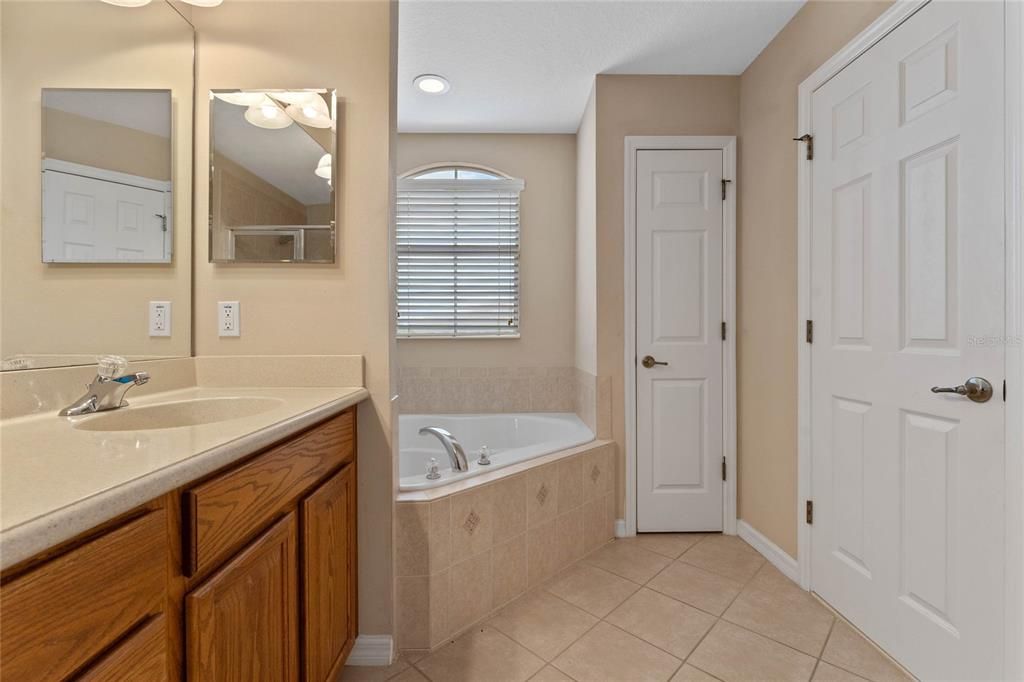Primary Bathroom, en-suite, dual sinks, tub, shower and linen closet