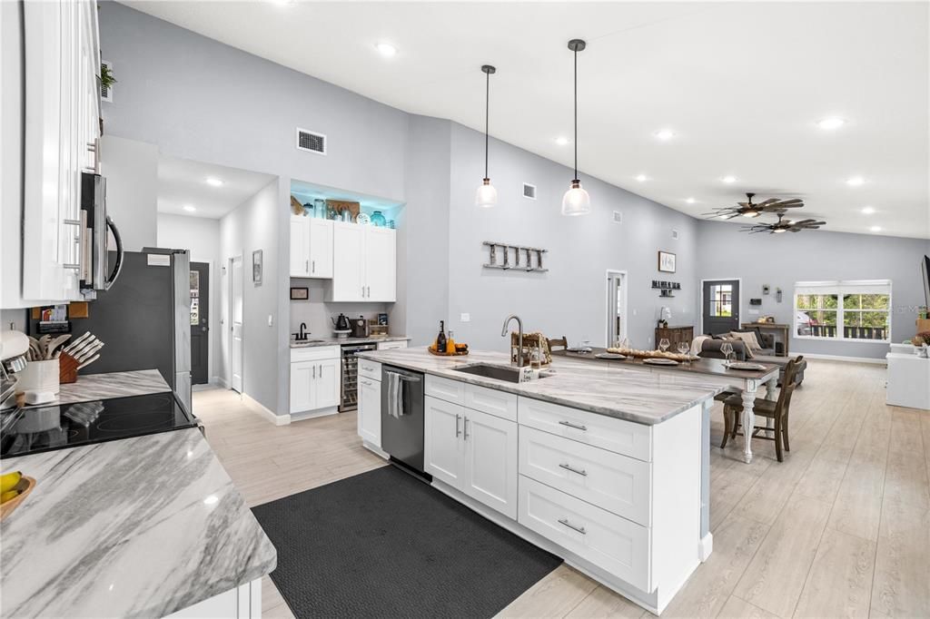 Recently Sold: $425,000 (3 beds, 2 baths, 1889 Square Feet)