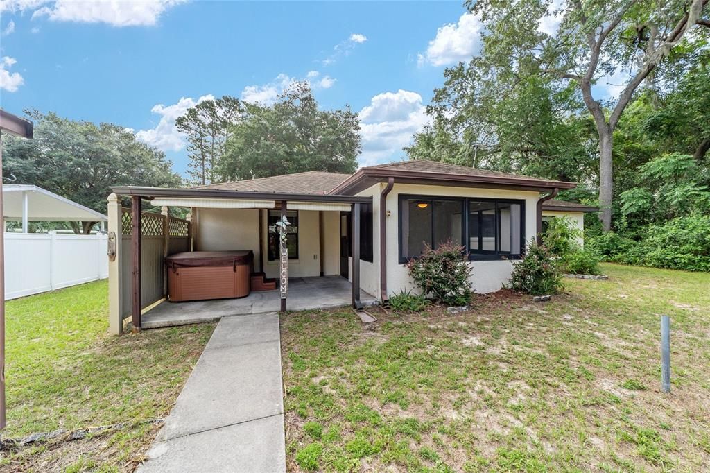 Recently Sold: $220,000 (3 beds, 2 baths, 1358 Square Feet)