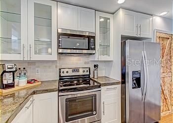 Recently Rented: $1,995 (2 beds, 1 baths, 884 Square Feet)