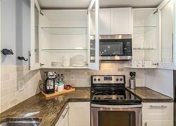 Recently Rented: $1,995 (2 beds, 1 baths, 884 Square Feet)