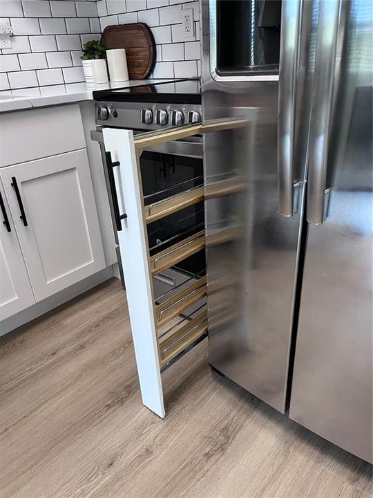 Spice rack pull-out