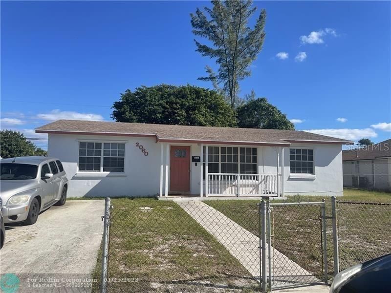 Recently Sold: $229,000 (3 beds, 2 baths, 1144 Square Feet)