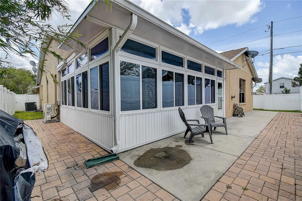 Recently Sold: $550,000 (3 beds, 2 baths, 1968 Square Feet)
