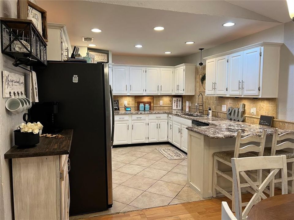 Recently Sold: $374,000 (3 beds, 2 baths, 1845 Square Feet)