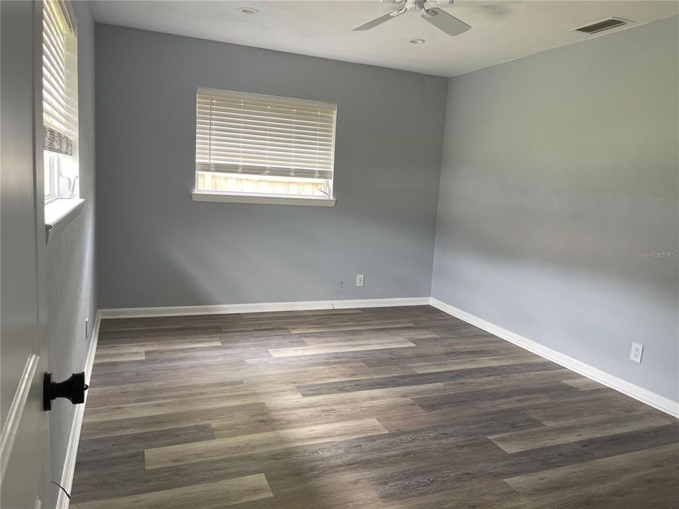 Active With Contract: $199,000 (2 beds, 1 baths, 1382 Square Feet)