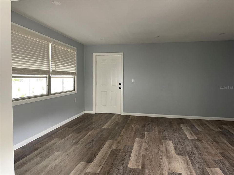 Active With Contract: $199,000 (2 beds, 1 baths, 1382 Square Feet)