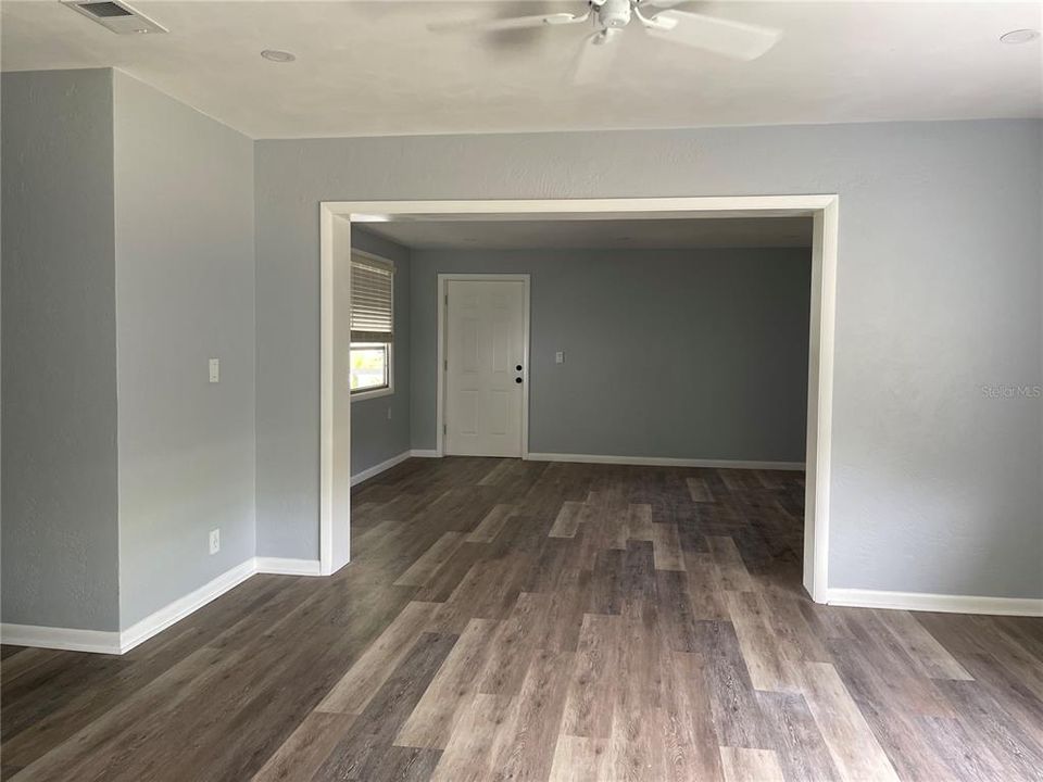 Active With Contract: $199,000 (2 beds, 1 baths, 1382 Square Feet)