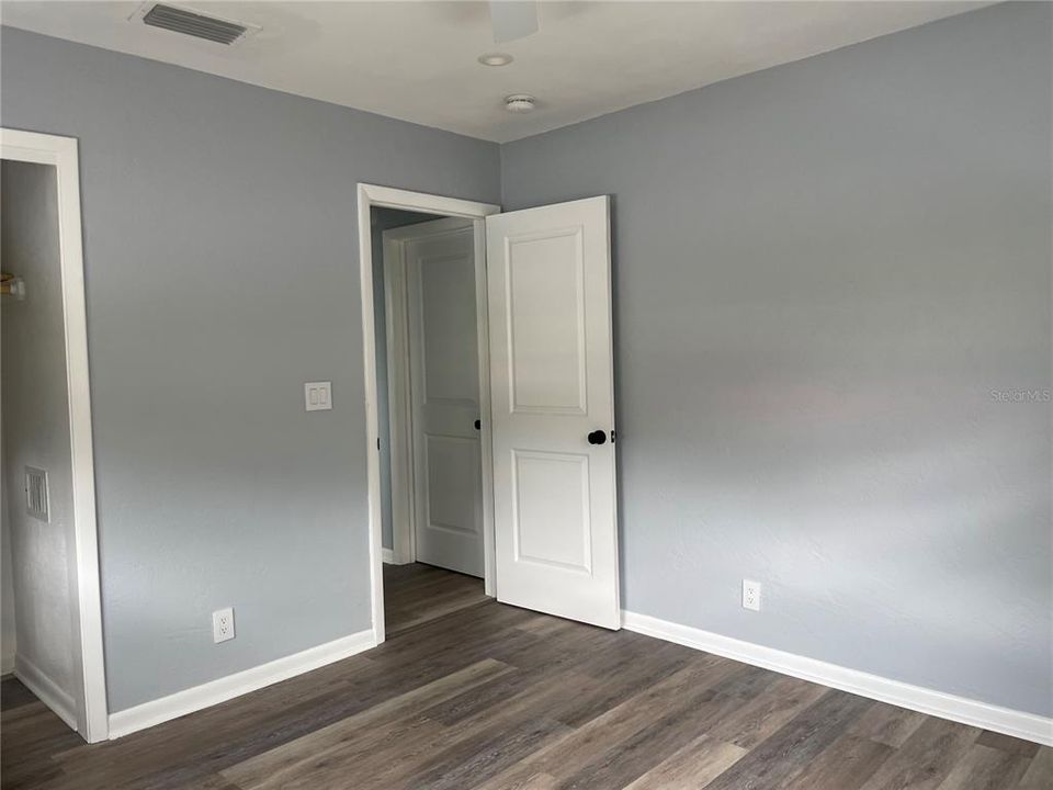 Active With Contract: $199,000 (2 beds, 1 baths, 1382 Square Feet)