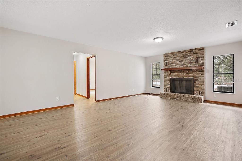 Recently Sold: $339,900 (3 beds, 2 baths, 2070 Square Feet)