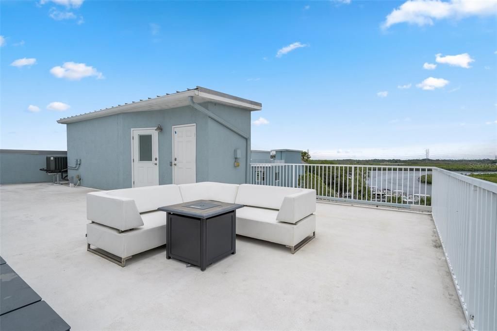 Recently Sold: $949,000 (3 beds, 3 baths, 2600 Square Feet)