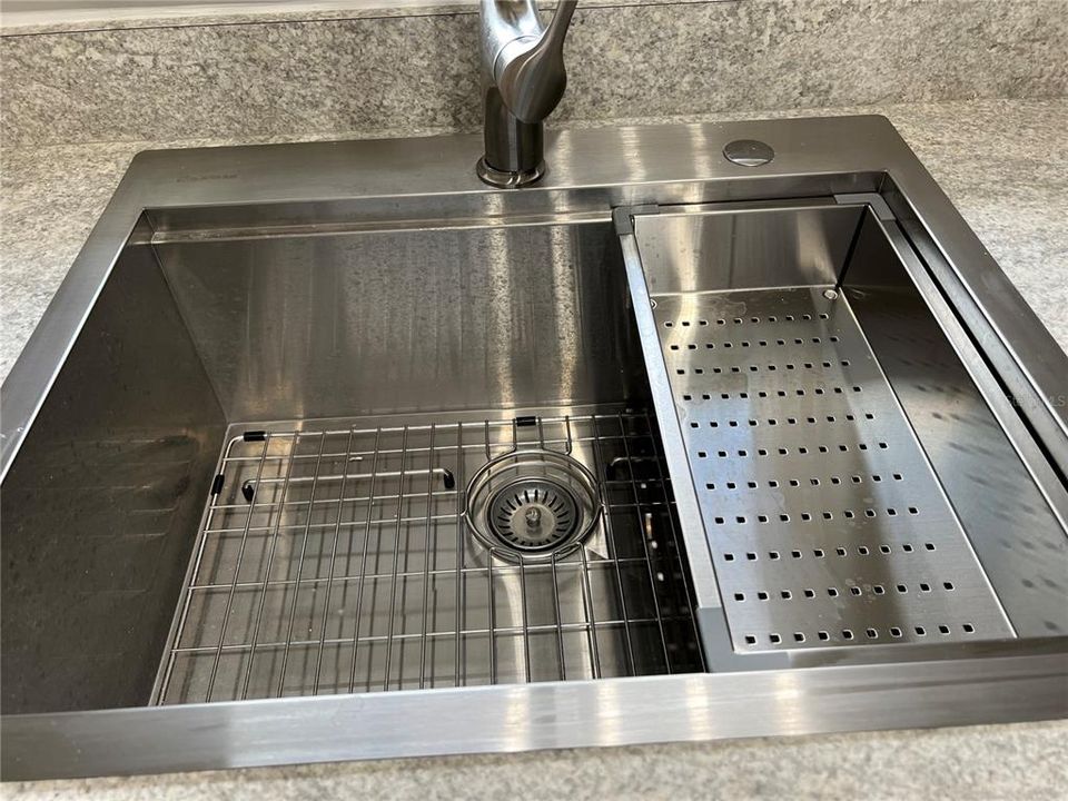 New kitchen sink w/removable drainer