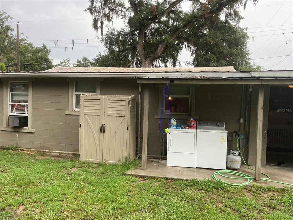 For Sale: $169,500 (2 beds, 1 baths, 820 Square Feet)