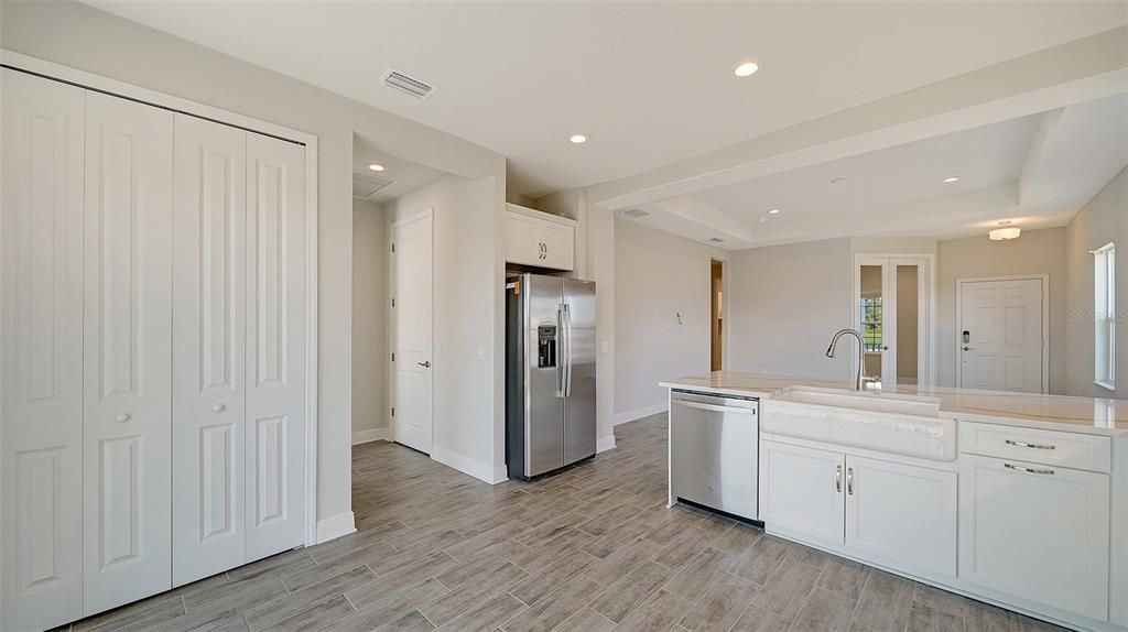Active With Contract: $426,990 (3 beds, 2 baths, 1531 Square Feet)