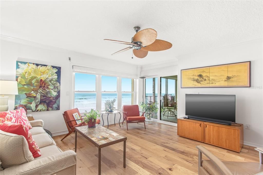 Recently Sold: $1,059,000 (3 beds, 2 baths, 1554 Square Feet)