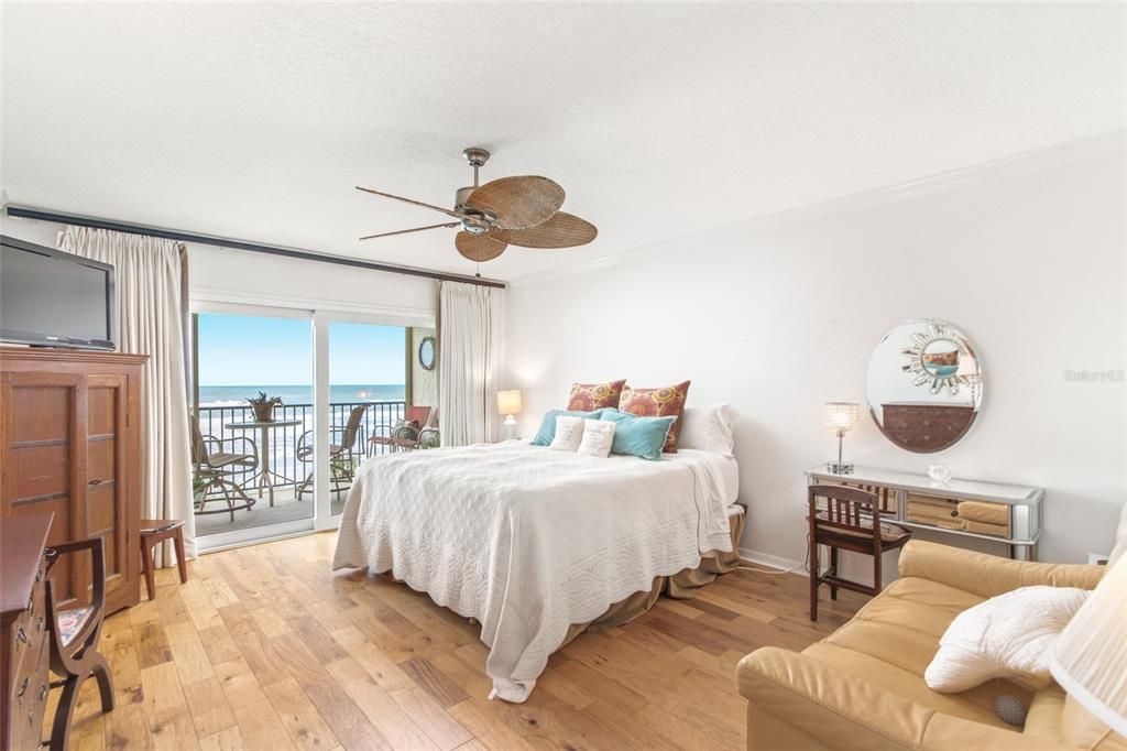 Recently Sold: $1,059,000 (3 beds, 2 baths, 1554 Square Feet)