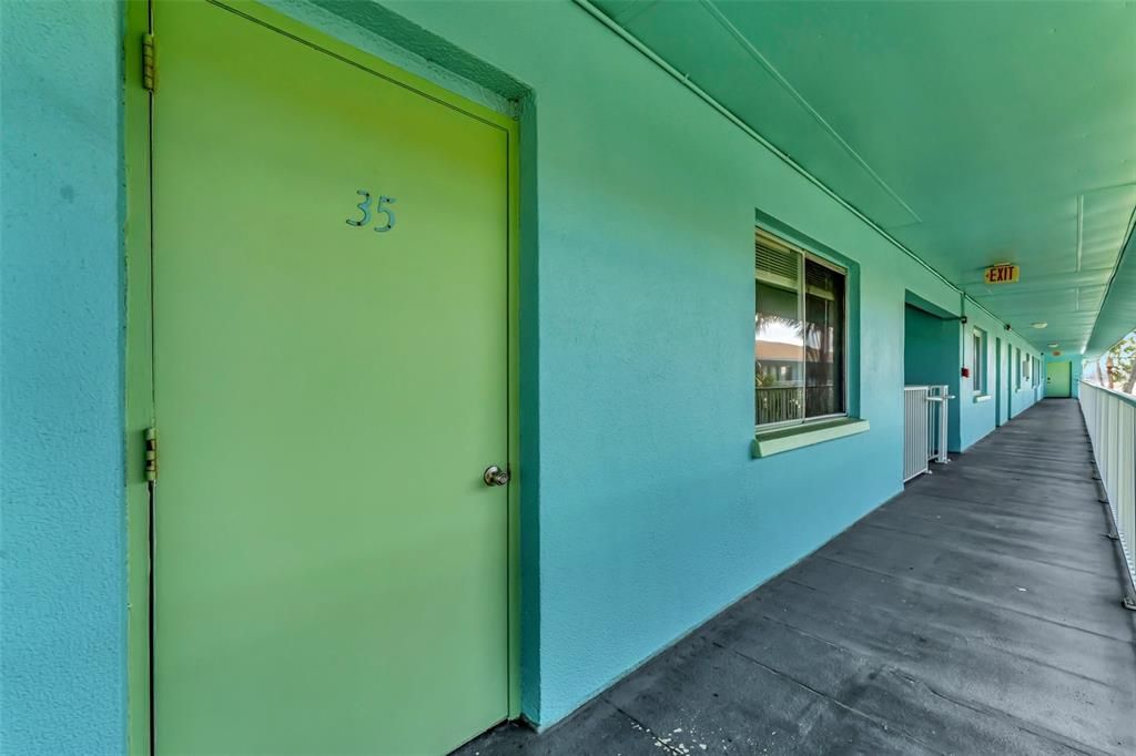 For Sale: $425,000 (1 beds, 1 baths, 594 Square Feet)
