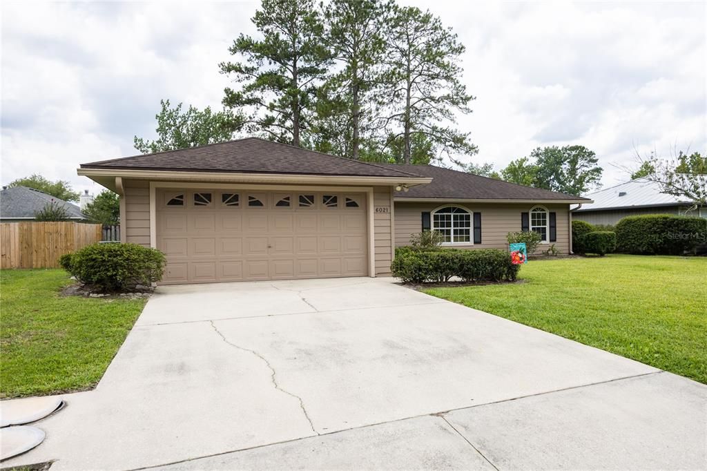 Recently Sold: $325,000 (4 beds, 2 baths, 1572 Square Feet)