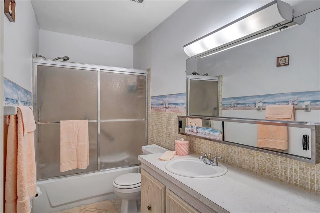 最近售出: $105,000 (1 贝兹, 1 浴室, 765 平方英尺)