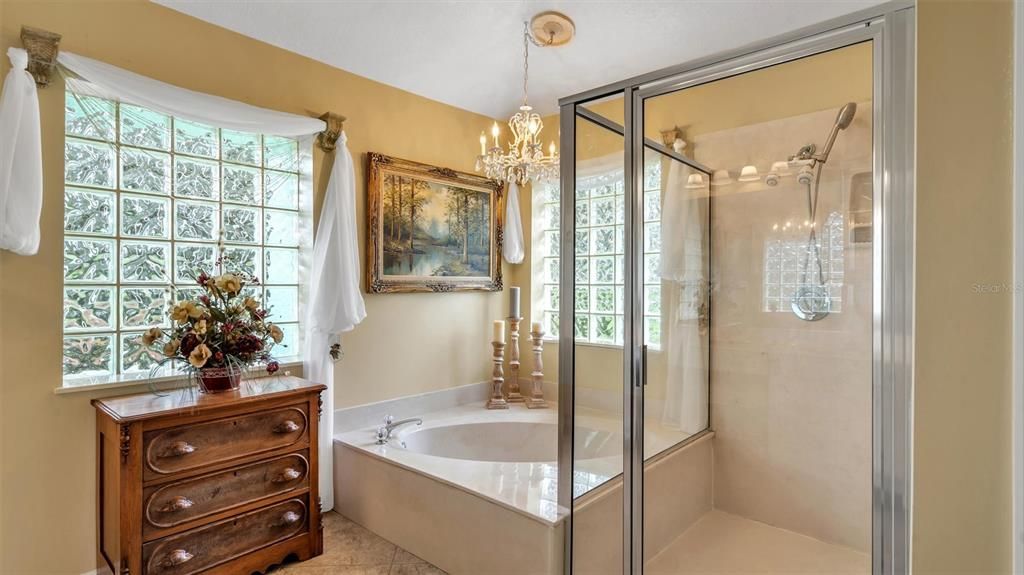 Недавно продано: $539,900 (4 спален, 2 ванн, 2411 Квадратных фут)