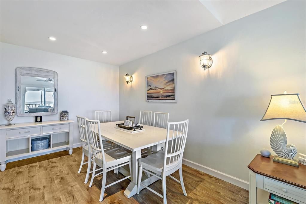 Recently Sold: $598,900 (2 beds, 2 baths, 1048 Square Feet)