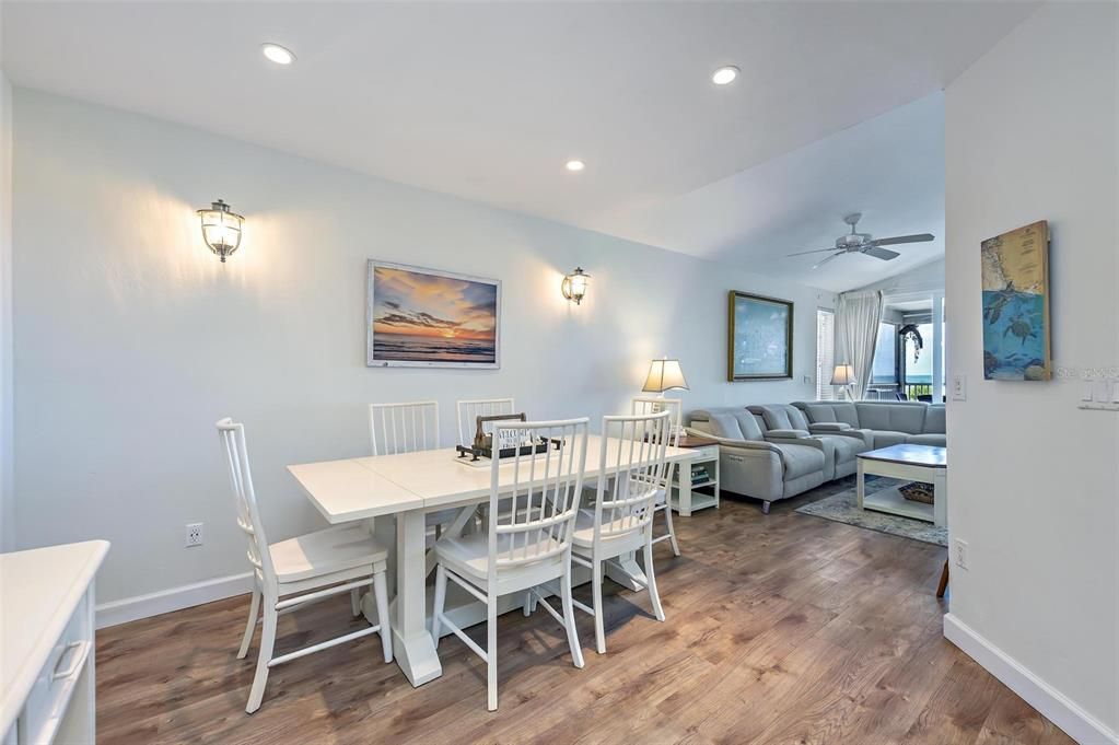 Recently Sold: $598,900 (2 beds, 2 baths, 1048 Square Feet)