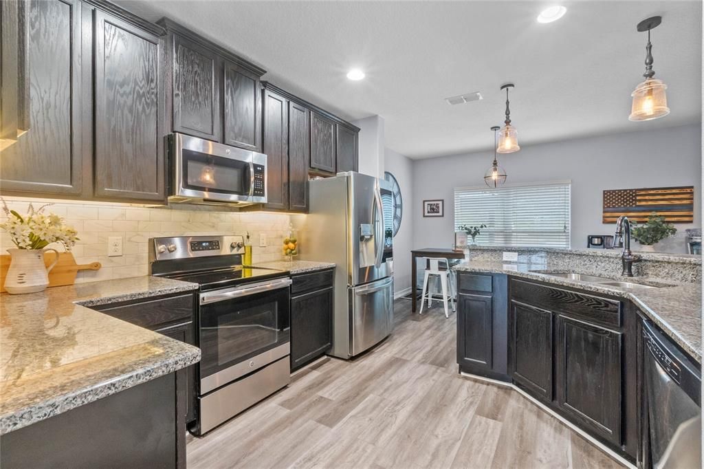 Kitchen with Granite counters, Full Stainless Appliance package.