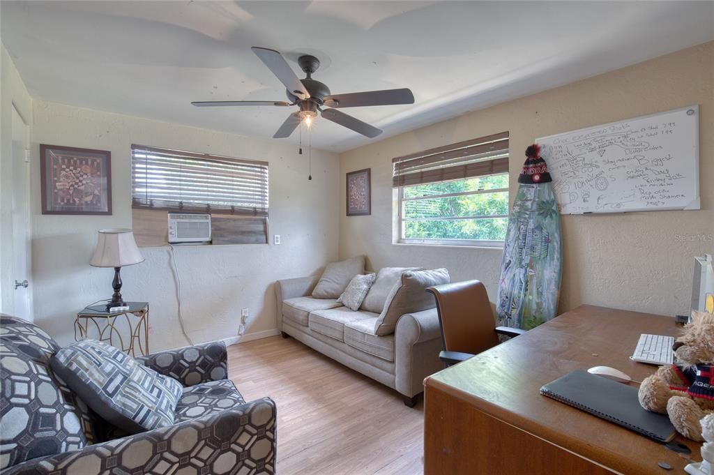 For Sale: $320,000 (3 beds, 1 baths, 1197 Square Feet)