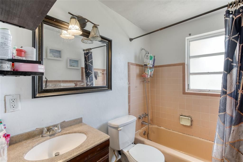 For Sale: $320,000 (3 beds, 1 baths, 1197 Square Feet)