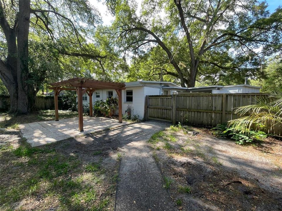 Recently Sold: $140,000 (2 beds, 1 baths, 900 Square Feet)