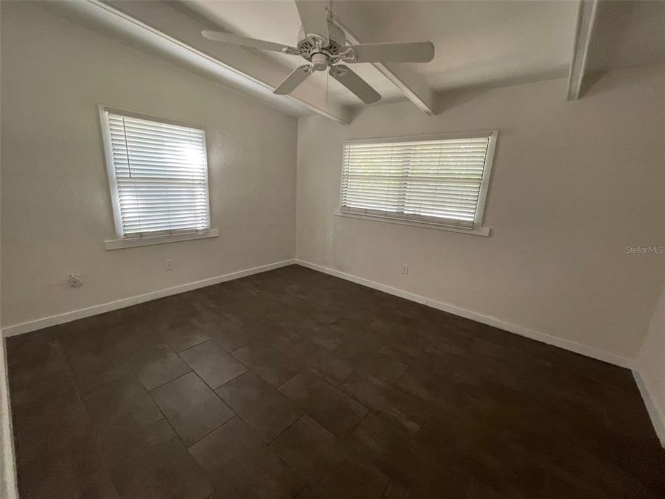 Recently Sold: $140,000 (2 beds, 1 baths, 900 Square Feet)