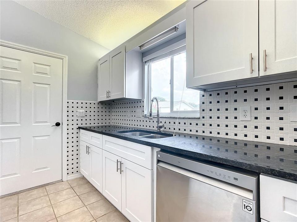 Recently Sold: $244,900 (2 beds, 2 baths, 1144 Square Feet)