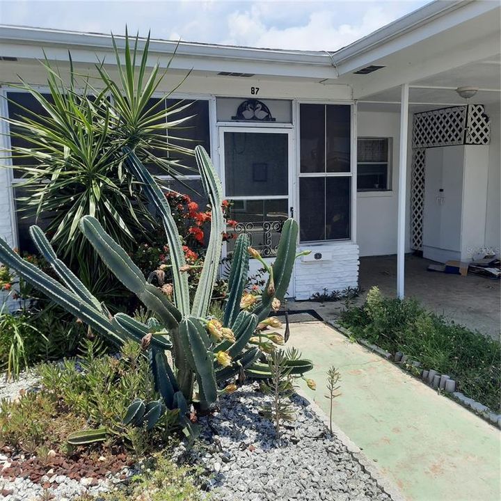 Recently Sold: $139,900 (2 beds, 1 baths, 832 Square Feet)