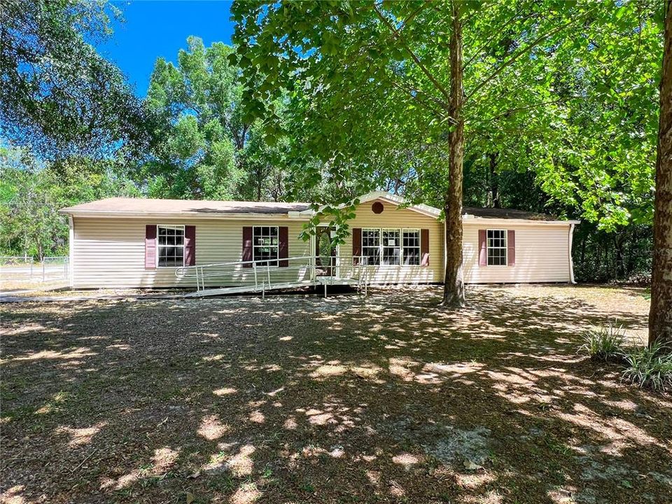 Recently Sold: $159,000 (3 beds, 2 baths, 1984 Square Feet)