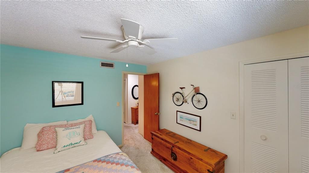 Recently Sold: $225,000 (2 beds, 2 baths, 977 Square Feet)