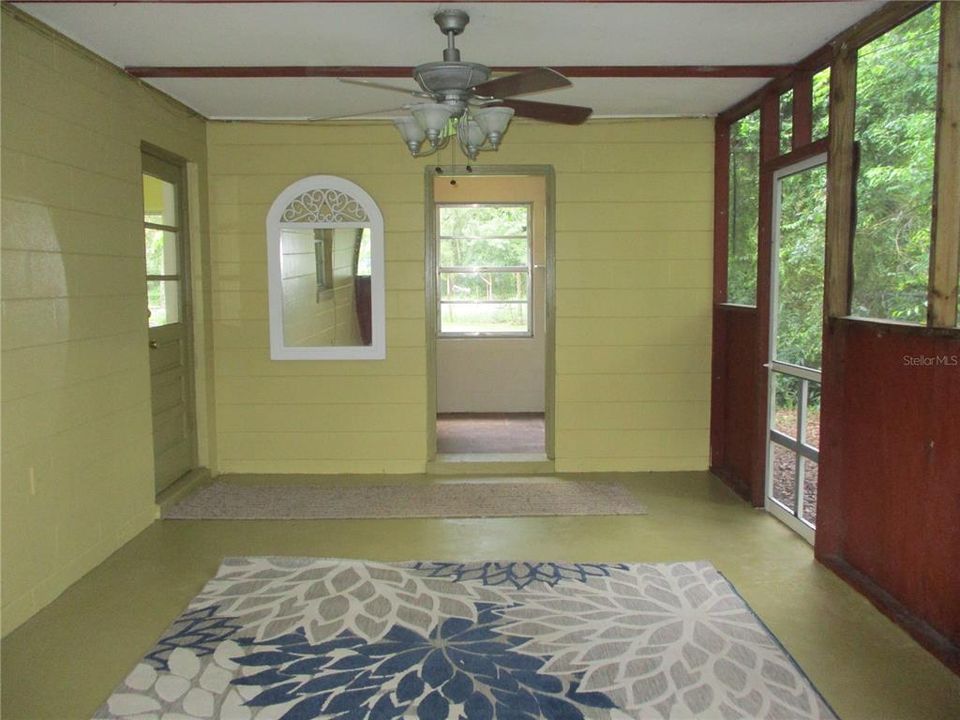 Screen Porch can be converted back to carport