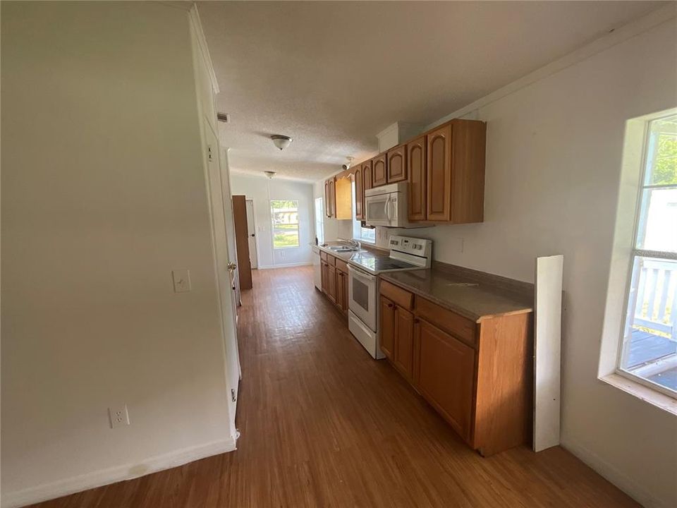 Recently Sold: $125,000 (3 beds, 2 baths, 1296 Square Feet)