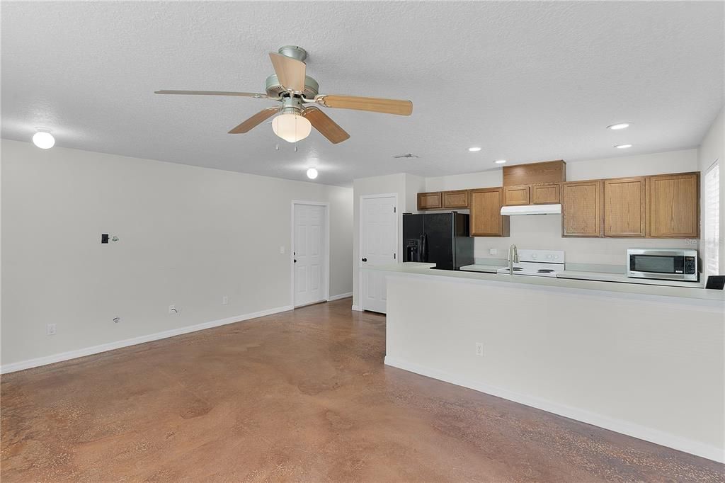 Recently Sold: $210,000 (3 beds, 2 baths, 1102 Square Feet)