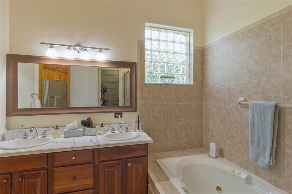 Недавно продано: $599,000 (3 спален, 2 ванн, 2489 Квадратных фут)