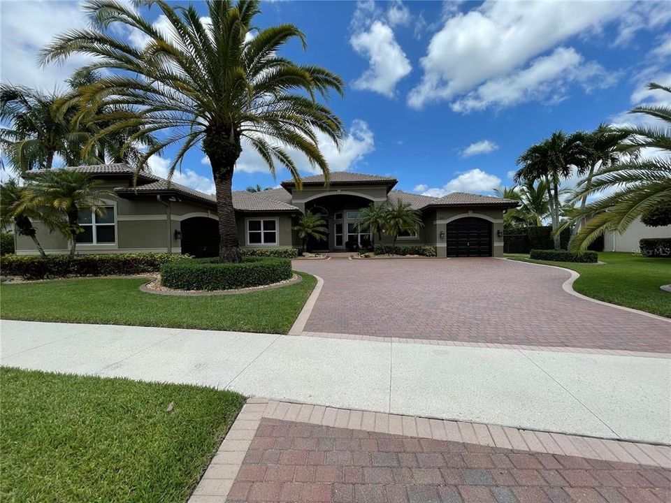 Recently Sold: $1,850,000 (5 beds, 6 baths, 4635 Square Feet)
