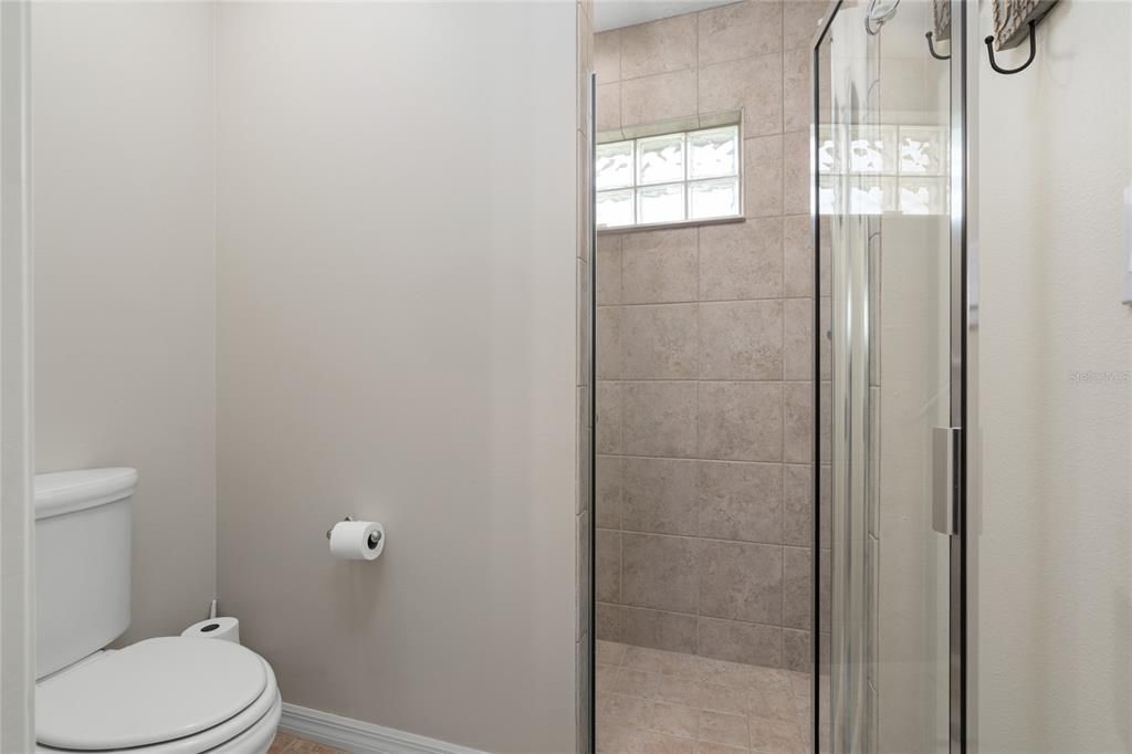 最近售出: $779,900 (4 贝兹, 3 浴室, 2693 平方英尺)