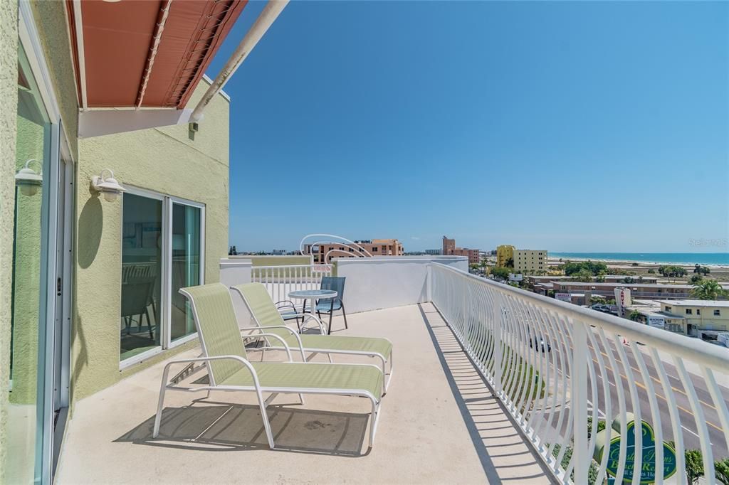 Recently Sold: $1,080,000 (3 beds, 3 baths, 1828 Square Feet)