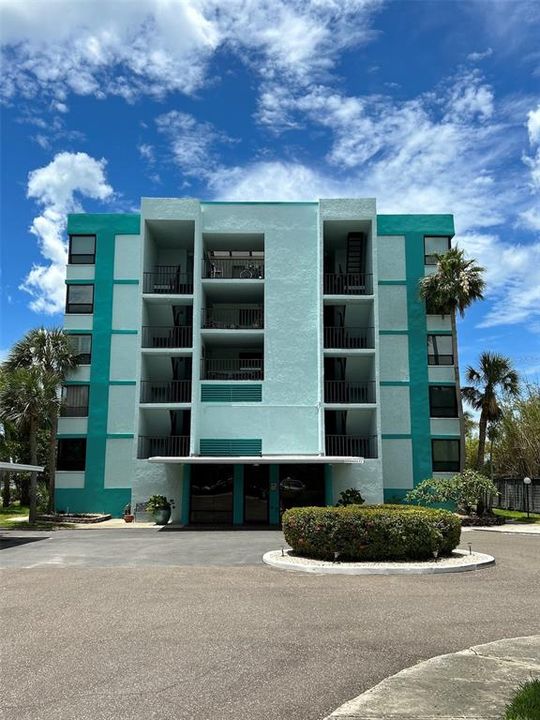 Recently Sold: $400,000 (2 beds, 2 baths, 1085 Square Feet)