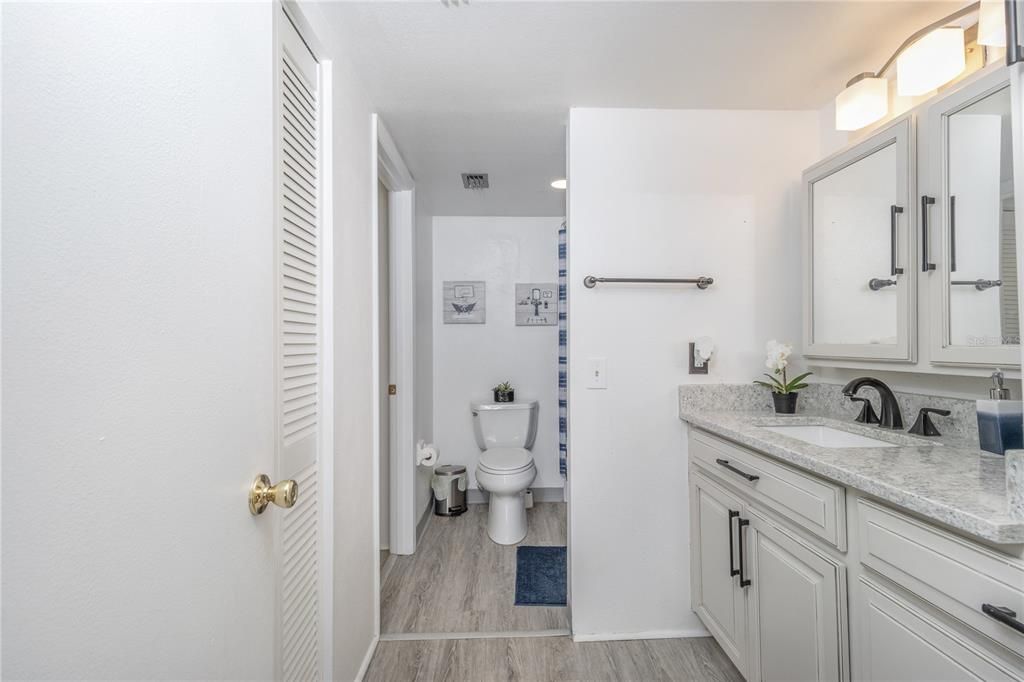 Recently Sold: $230,000 (1 beds, 1 baths, 733 Square Feet)